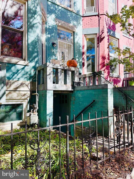 Building Photo - 119 W St NW