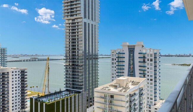 Building Photo - 2150 N Bayshore Dr
