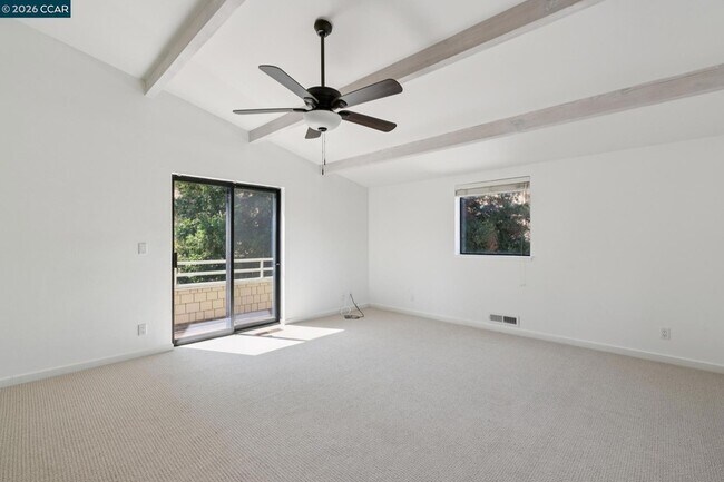 Building Photo - 660 La Casa Via