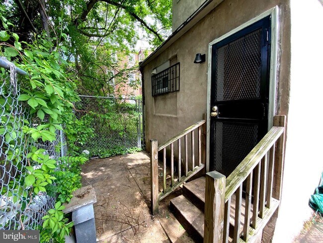 Building Photo - 4534 Wayne Ave