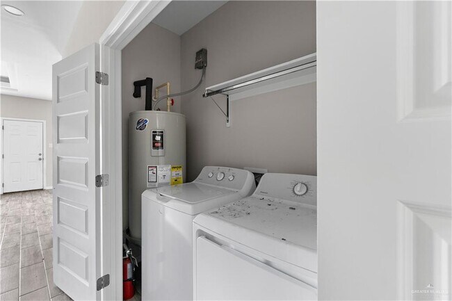 Building Photo - 17 Kentucky St