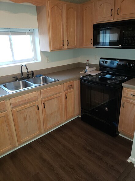 Kitchen - 1511 Woodlawn Rd