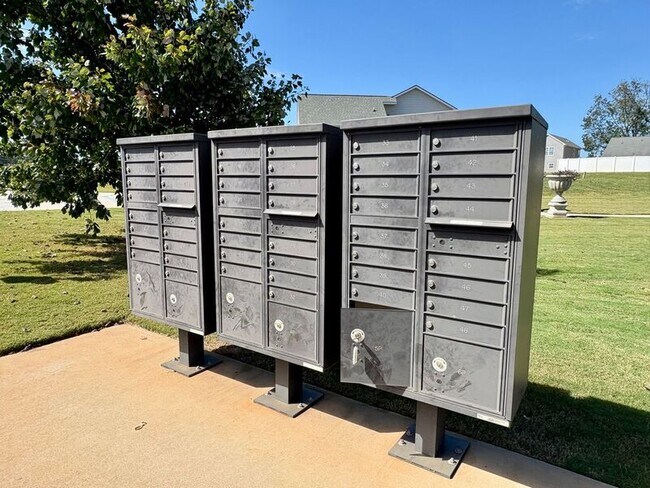 Building Photo - 211 Crooked Cedar Way