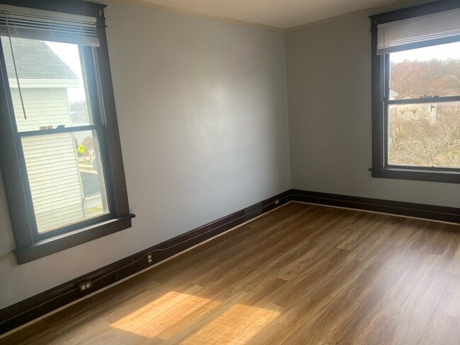 Building Photo - 518 Union Ave