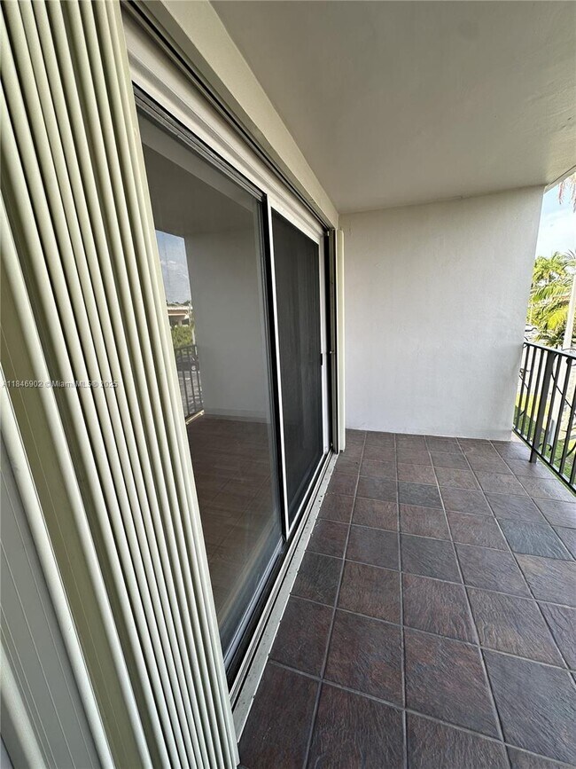 Building Photo - 8107 SW 72nd Ave