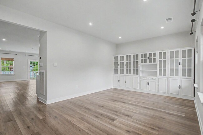 Building Photo - 239 Darden Dr