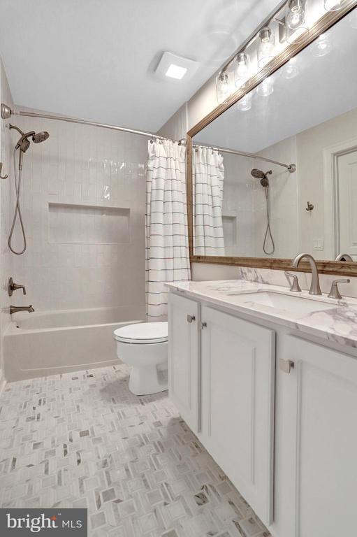 Building Photo - 5231 WINTER VIEW Dr