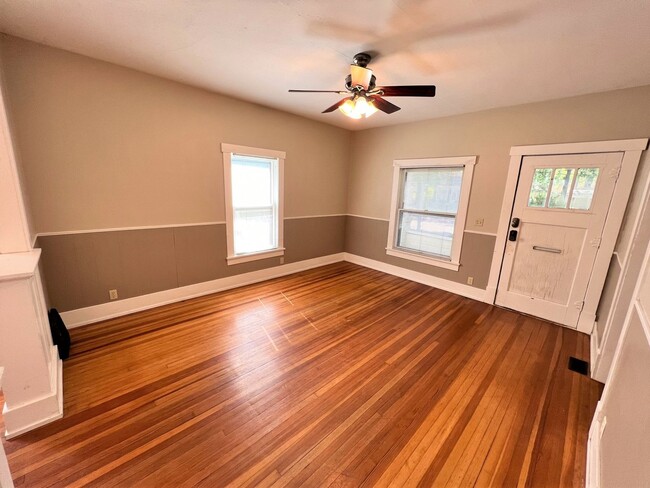 Building Photo - Prime Location 4 Bed House - Leasing 26/27 School Year