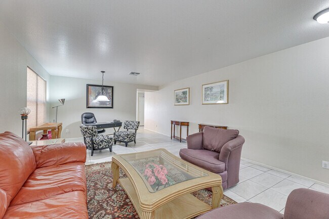 Building Photo - 1836 N Parkside Ln