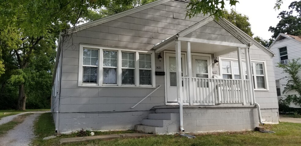 Primary Photo - 1421 E Division St