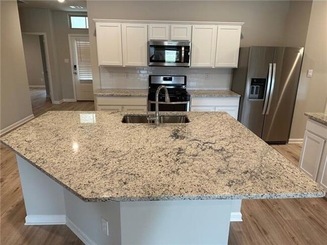 Building Photo - Lakeshores Villages Beauty