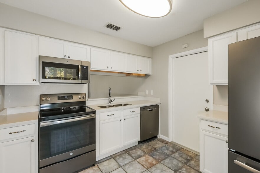 Building Photo - 1717 Cinnabar Ct