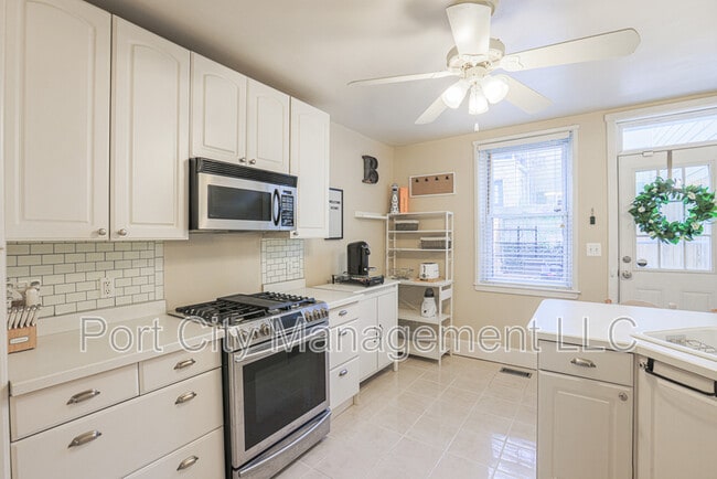 Building Photo - 813 S Belnord Ave