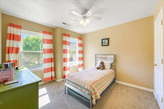 Building Photo - Expansive 5 Bedroom Home in St. George!