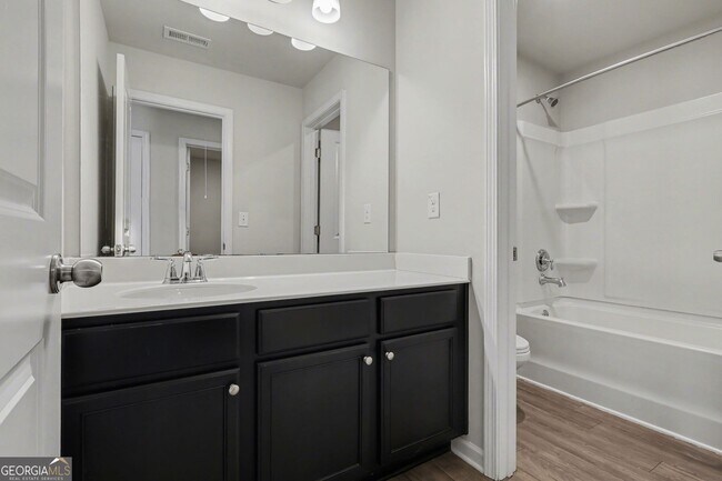 Building Photo - 6276 Noreen Wy