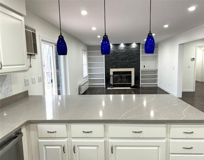 Building Photo - 26 Sallys Ln