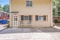 Building Photo - 2417 Laburnum Ave