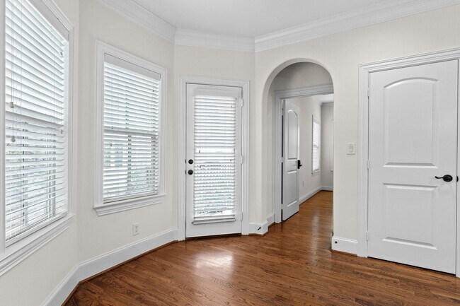 Building Photo - Luxury Highland Park Living