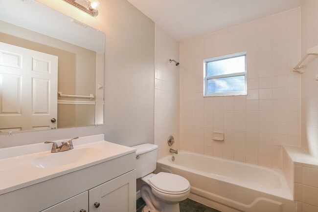 Building Photo - 10525 Reagans Run Dr