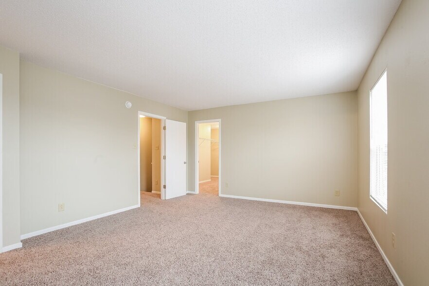 Building Photo - 9205 Middlebury Way