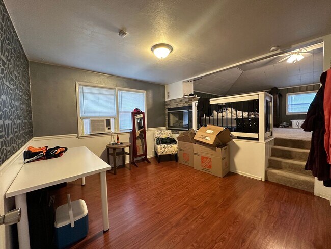 Building Photo - Fantastic 4 Bedroom 2 Bath Northside Home