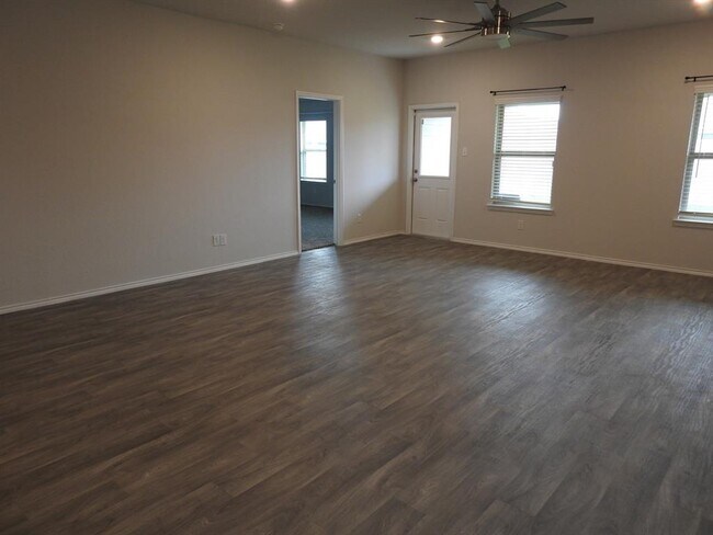 Building Photo - 106 Barton Crk