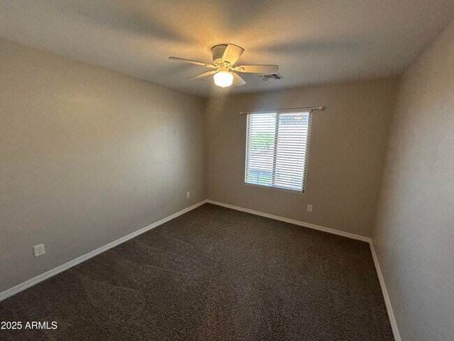Building Photo - 25930 N Thornhill Dr
