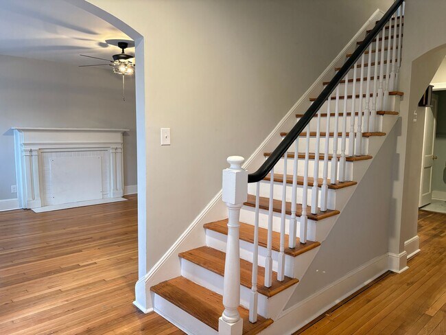 Building Photo - MOVE IN SPECIAL: 3 Bedroom, 2 Bathroom House in Eden!