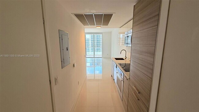 Building Photo - 1300 Brickell Ave