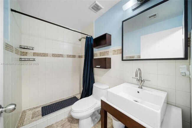 Building Photo - 8240 SW 149th Ct