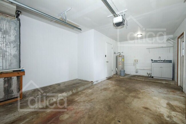 Building Photo - 1010 Vigo Ave