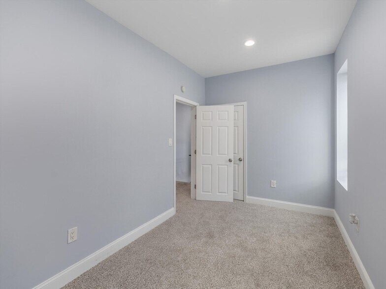 Building Photo - 19 Osborn St