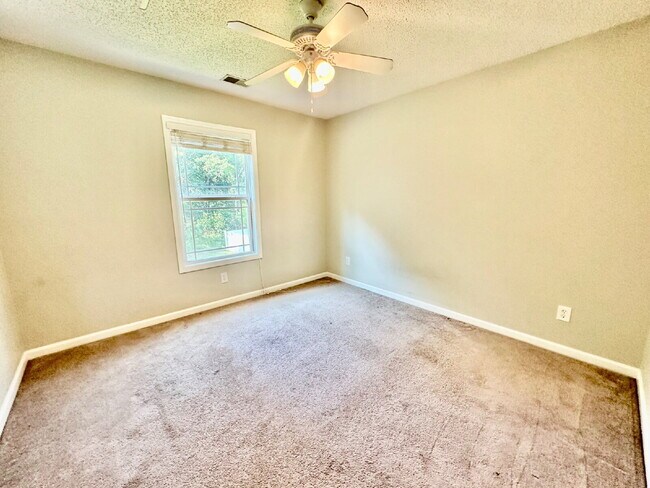 Building Photo - Fantastic Three Bedroom Updated Home in Bluffton!