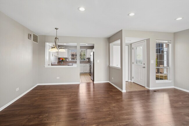 Building Photo - 1917 Windsong Dr