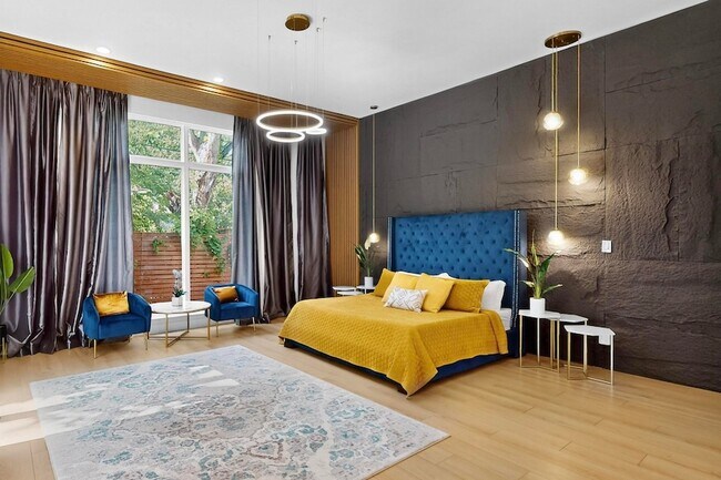 Building Photo - 3946 N Cresthaven Rd