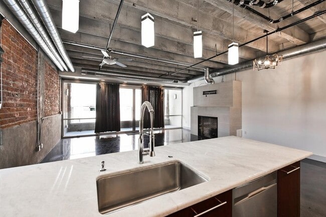 Building Photo - 1502 Jones St