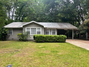 Building Photo - 3211 Charleston Dr