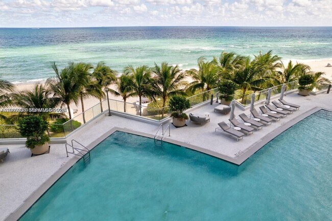 Building Photo - 17001 Collins Ave