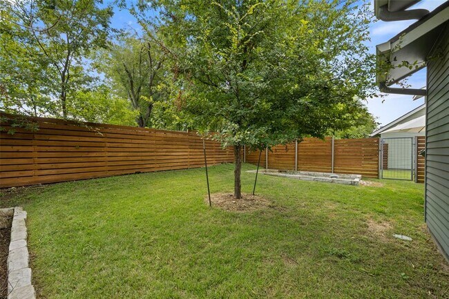 Building Photo - 301 W Stassney Ln