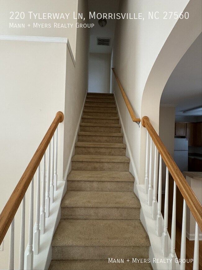Building Photo - 220 Tylerway Ln
