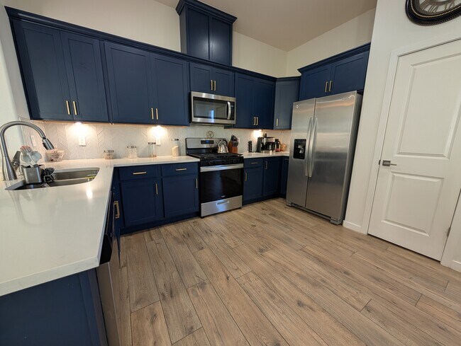 Building Photo - 6141 Hidden Psge Ave