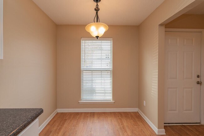 Building Photo - $1,200 - 2 Bed/2 Bath house in Harlem, with all appliances!