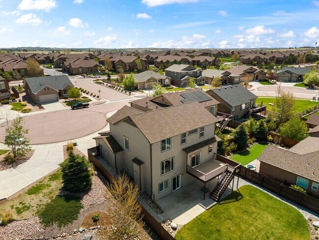 Building Photo - Evolve Real Estate: Meticulous and Luxurious 4 Bedroom + Office + Finished Basement on A Double C...