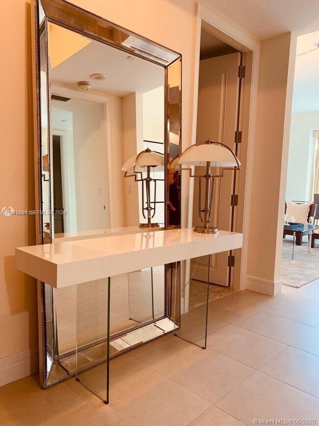 Building Photo - 1425 Brickell Ave