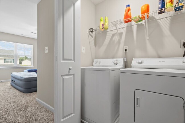 Building Photo - Marshall Farms Townhome Near Piney Green