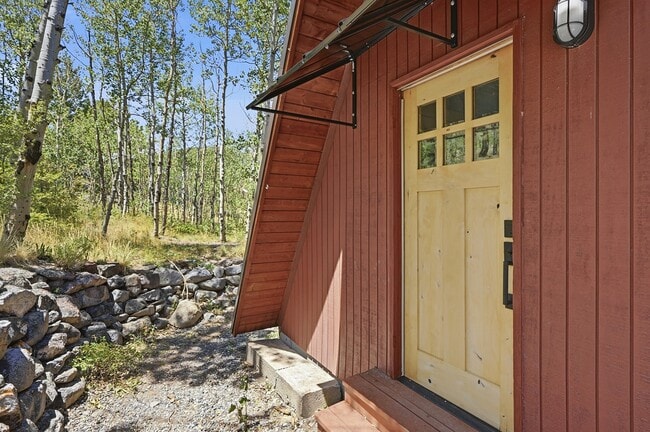 Building Photo - 77 Snowplow Ave
