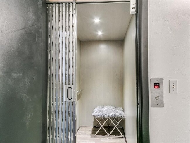 Building Photo - 115 NE 3rd St