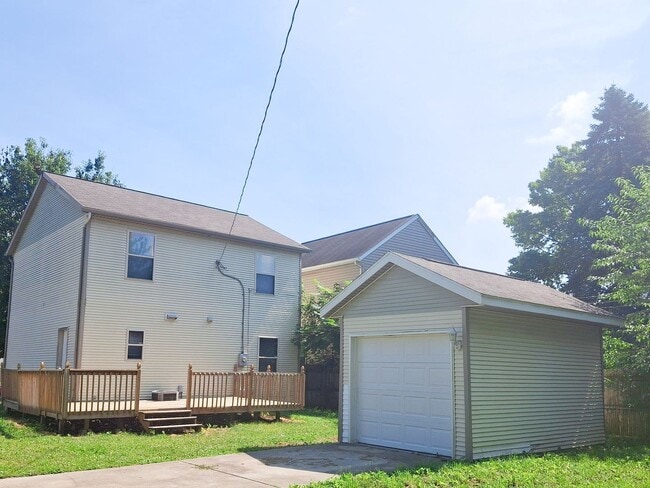 Building Photo - 4 Bed / 2 Full Bath Two-Story Home — Fresh Paint, New Flooring, Detached Garage