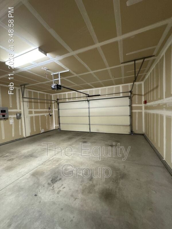 Building Photo - 4418 W Robin Ave