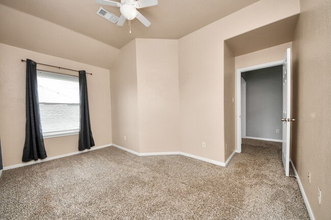 Building Photo - 1010 Gardenwalk Dr